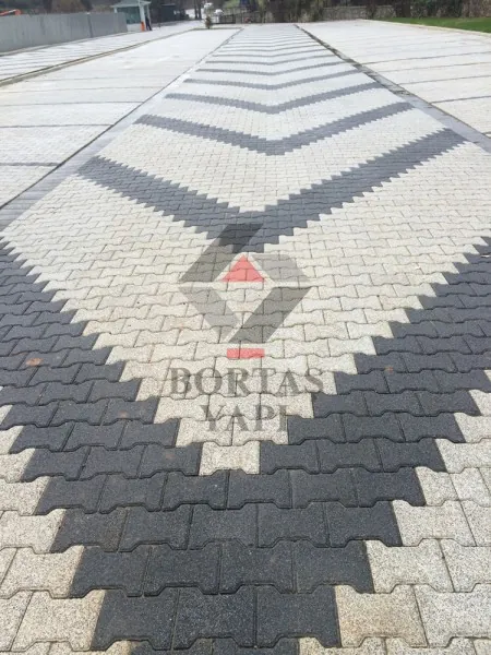 Mineral Yüzeyli Kilit Taşı